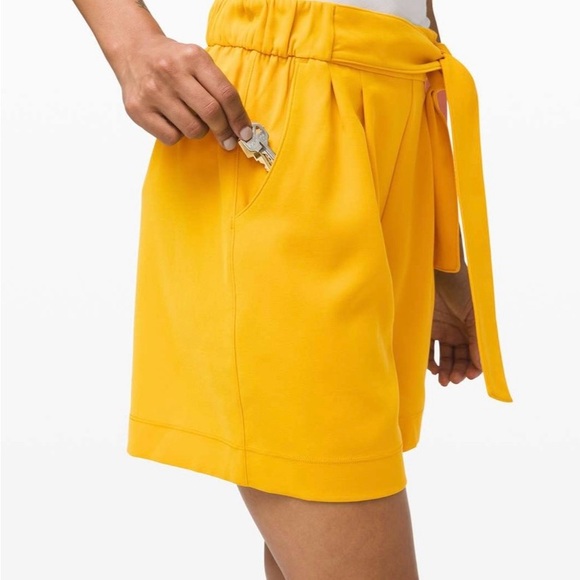 Lululemon Noir Short 5.5” High Waist Yellow Shorts - Honeycomb - Picture 1 of 6